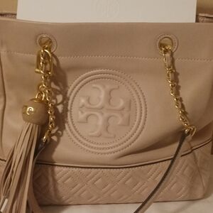 Tory Burch Fleming TOTE ONLY. ACCESSORIES SOLD SEPARATELY. NO OFFERS ACCEPTED!!